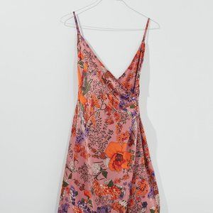 NWT Urban Outfitters Lily Satin Wrap Dress Womens Floral NWT Size L